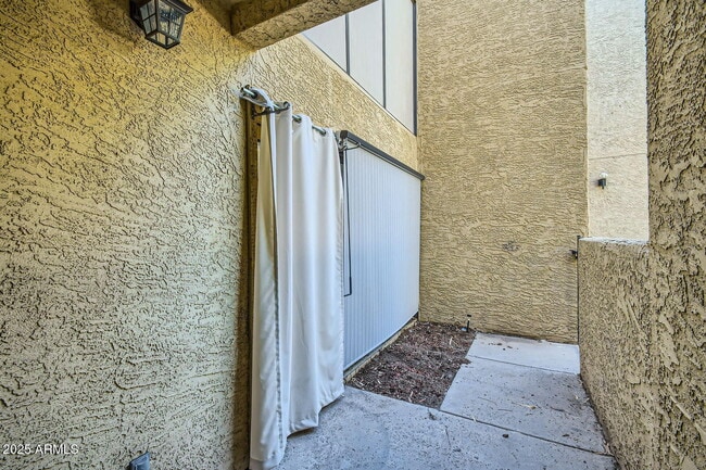 Building Photo - 3228 W Glendale Ave