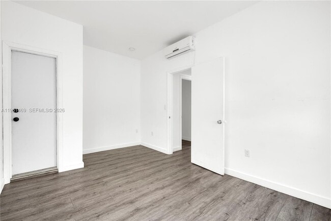 Building Photo - 402 NW 12th Ave