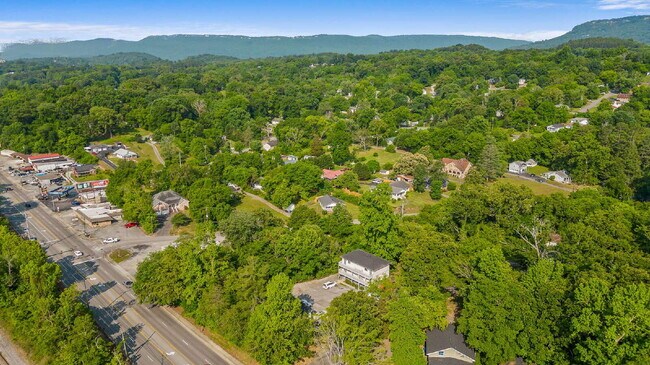 Building Photo - 105 P' Poole Ave #101: Red Bank 1Bed/1Bath Apartment w/ Laundry Units, Central AC, and Granite Co...