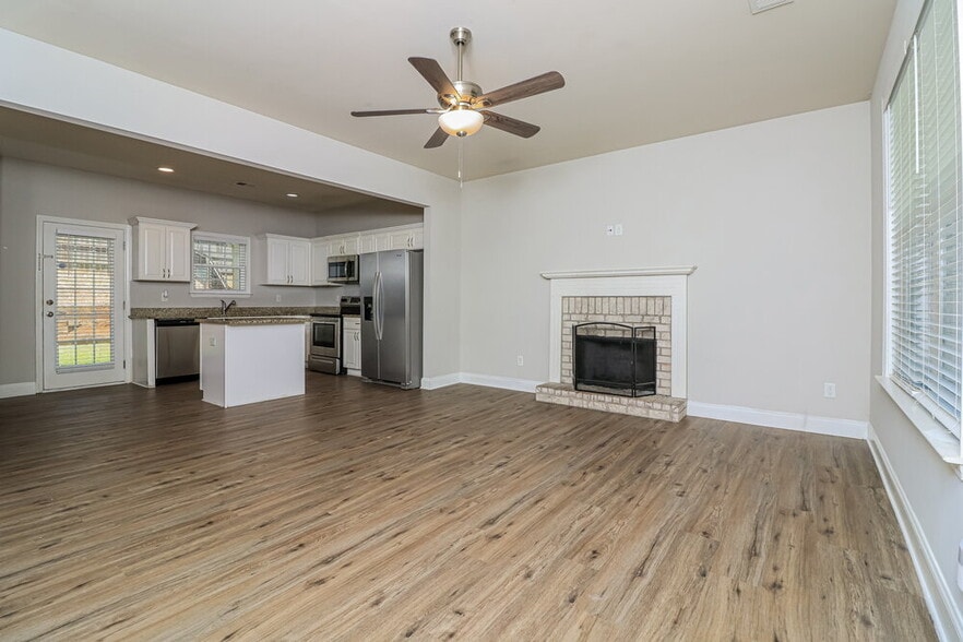 Building Photo - 77 Rosemont Ct