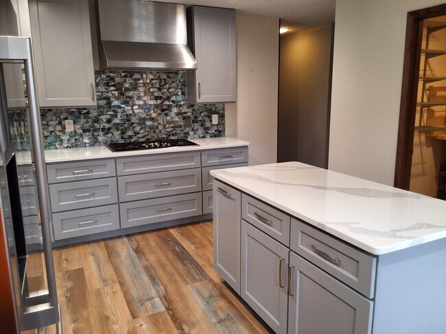 Building Photo - Oak Ridge 37830 - 4 bedroom 2.5 bath - call Sharon Arnwine 865-313-7215