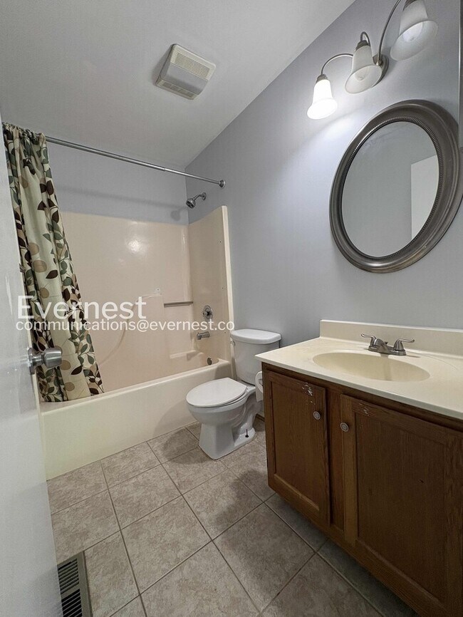 Building Photo - PROMO: Get $500 Off First Full Month’s Rent!/Spacious Town Home with Modern Amenities / 3 Beds & ...