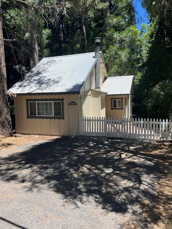 Primary Photo - 23898 Pioneer Camp Rd