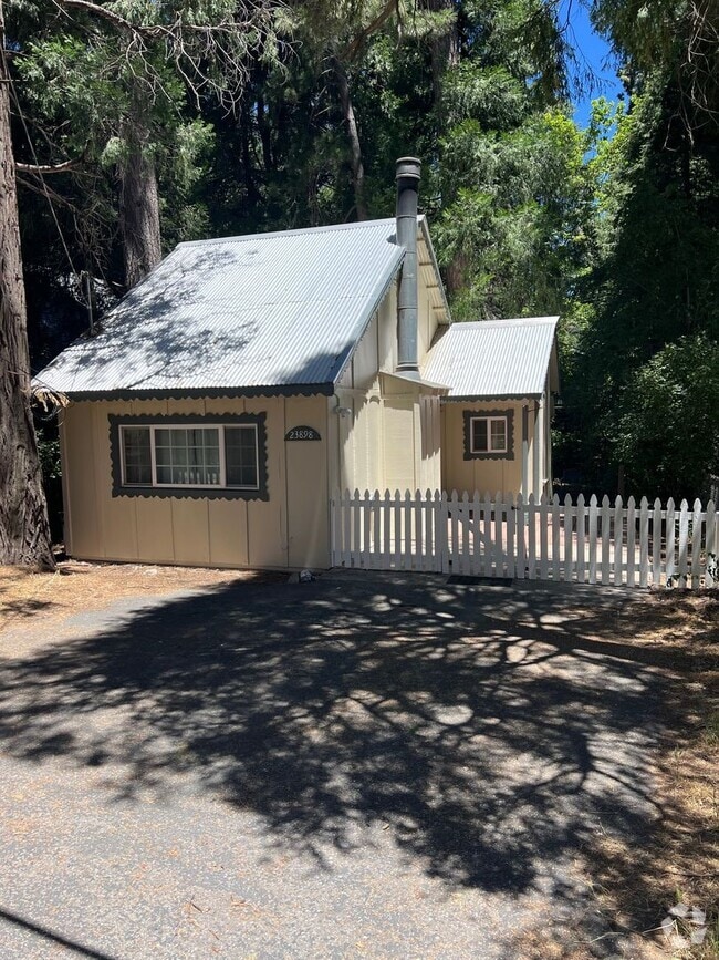 Building Photo - 23898 Pioneer Camp Rd
