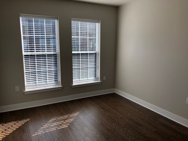 Building Photo - When Style and Location Matter!