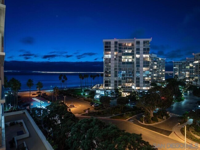 Building Photo - 1810 Avenida Del Mundo