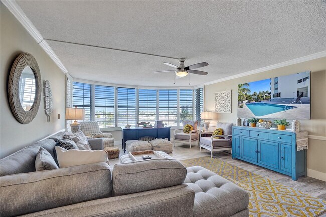 Building Photo - 3051 NE 48th St