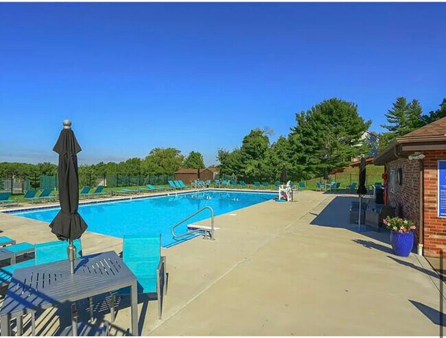 Building Photo - 8005 Revere Plz