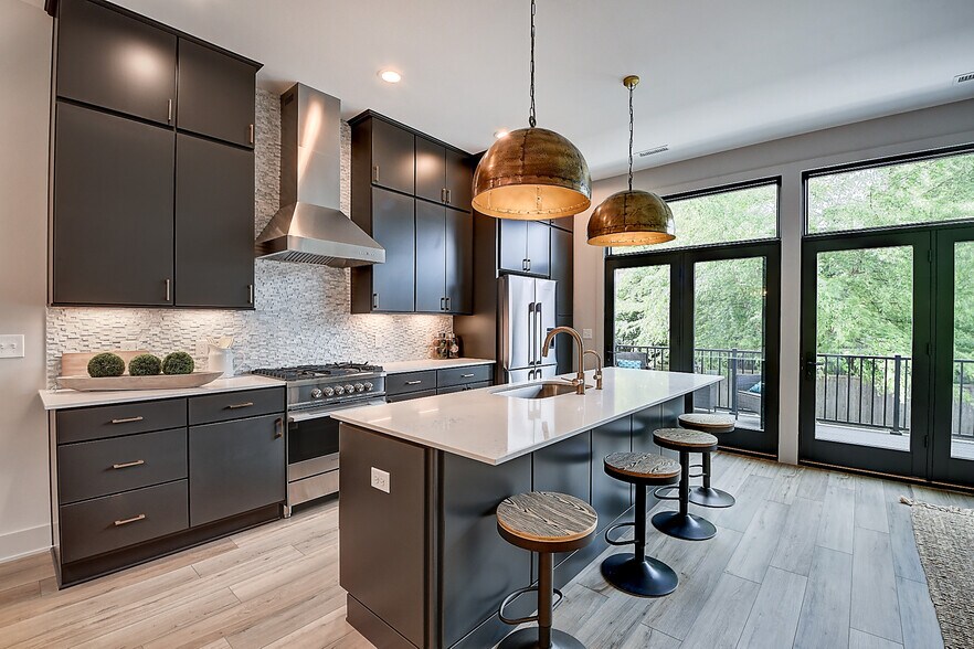 kitchen (unfurnished) - 721 E 16th St