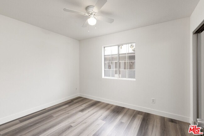 Building Photo - 6616 Sylmar Ave