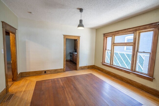 Building Photo - Single-Level 3 Bed / 2 Bath in Ogden — 1907 Charm Near Historic 25th Street