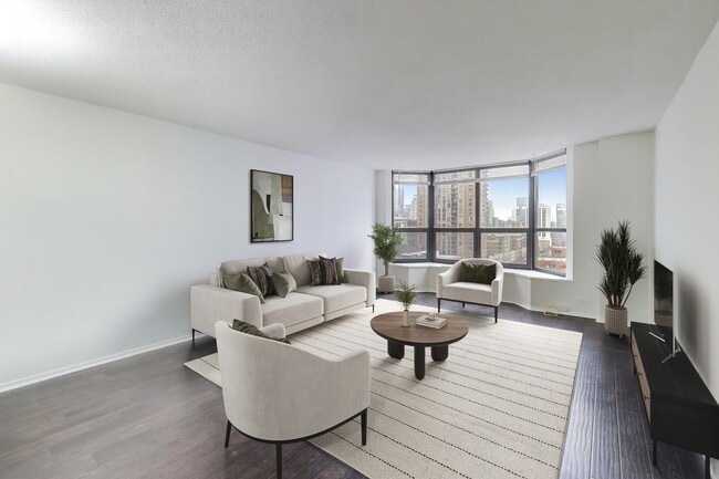 Building Photo - 899 S Plymouth Ct