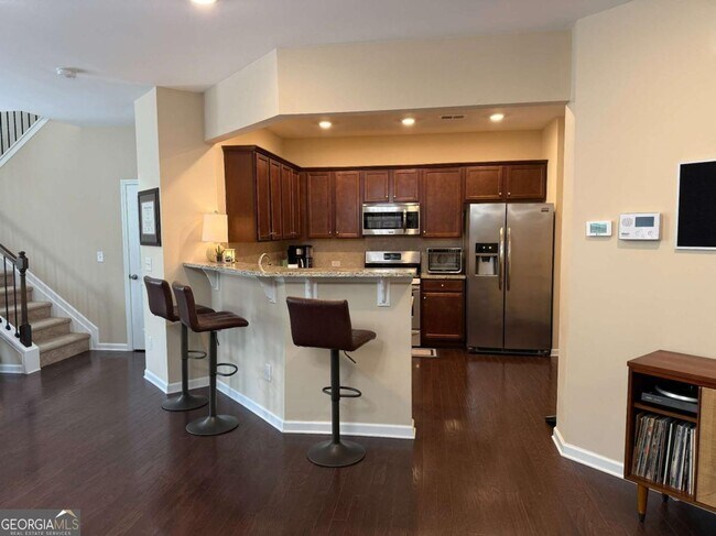 Building Photo - 1055 Hampton Oaks Dr