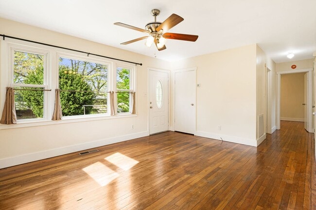 Building Photo - Sunny 2-Bedroom Home with Fenced-In Yard a...