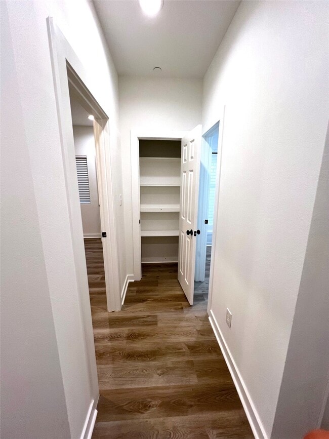 Building Photo - 175 W 6th St