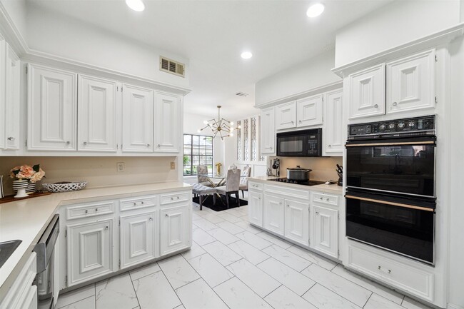 Building Photo - 14907 Alderwick Dr