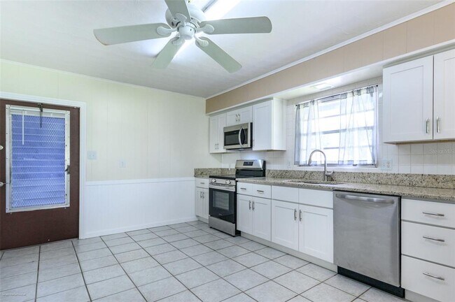 Building Photo - 1214 Ansin St