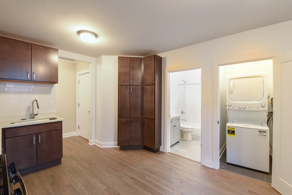 Building Photo - 3405 W Fullerton Ave