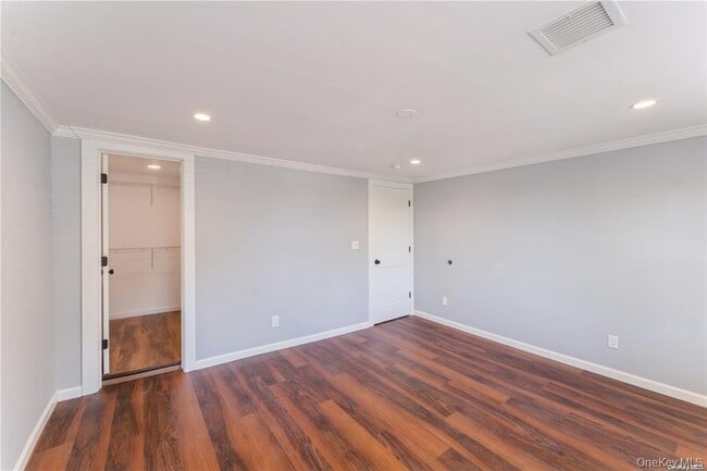 Building Photo - 5 Carlton Ave