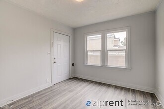 Building Photo - 1 br, 1 bath Triplex - 1720 West Gage Aven...