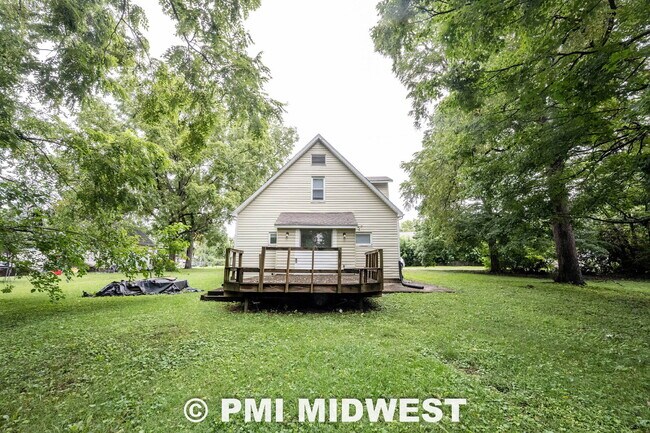 Building Photo - "Charming 3-Bedroom Home with Spacious Layout in Indianapolis!"