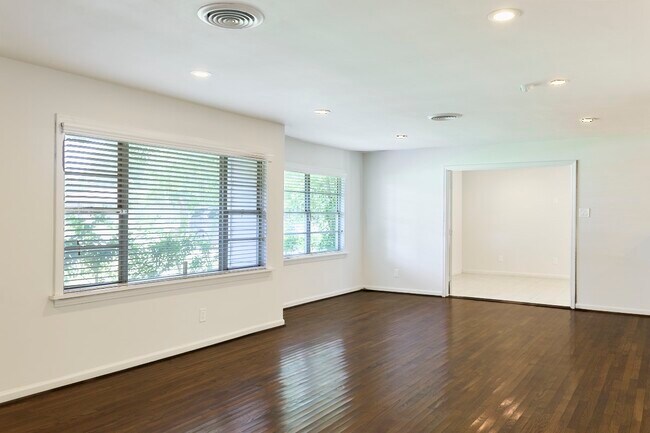Building Photo - 9326 Willowview Ln