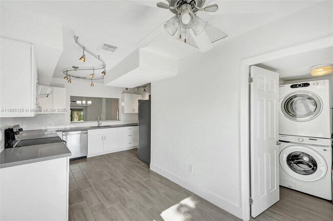 Building Photo - 4163 SW 85th Ave