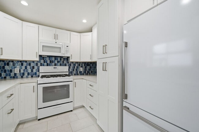 Building Photo - Newly Remodeled 3-Bedroom on Balboa Island...