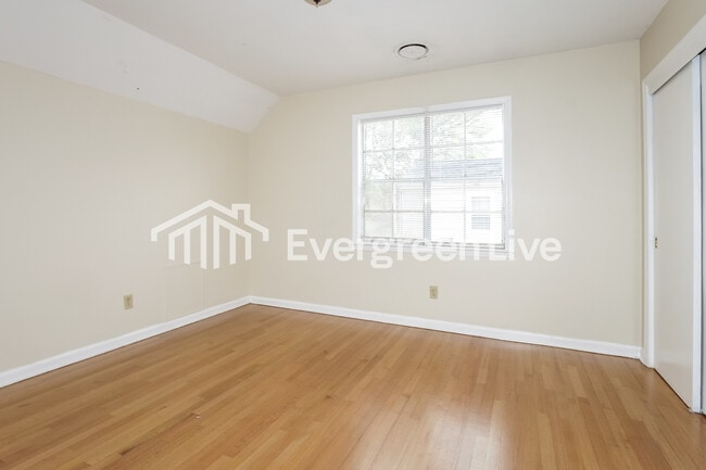 Building Photo - 4850 Summerlane Ave