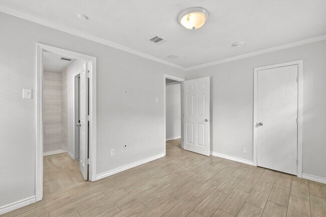 Building Photo - 3718 Dreyfus St