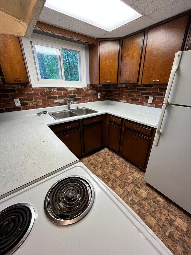 Counter tops Sink - 13 Bancker Ave
