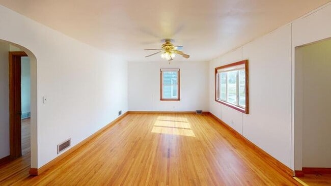 Building Photo - 820 N 13th St