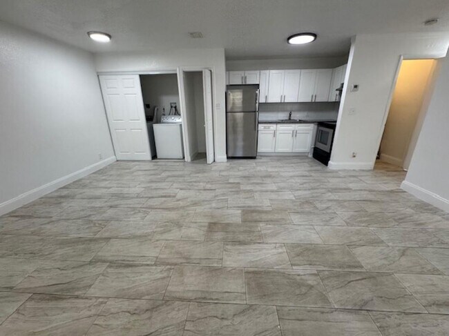 Building Photo - 481 Banks Rd