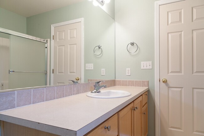 Building Photo - 3809 SE 9th Ave