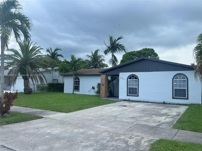 Building Photo - 16910 SW 109th Ave