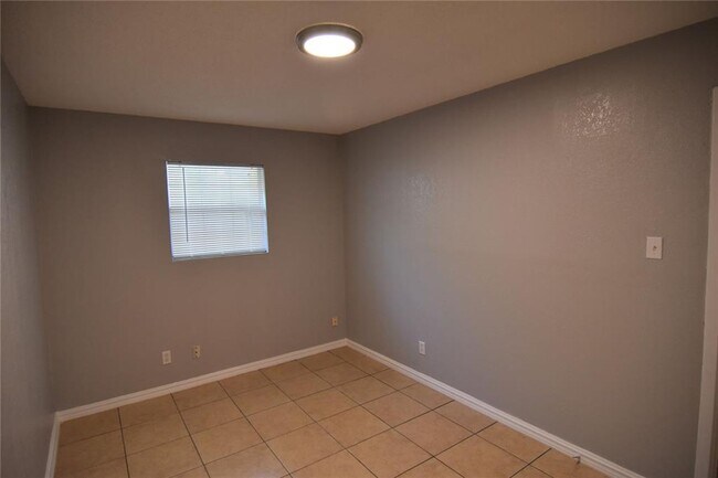 Building Photo - P1-2913 East 51st Street Austin, TX 78723