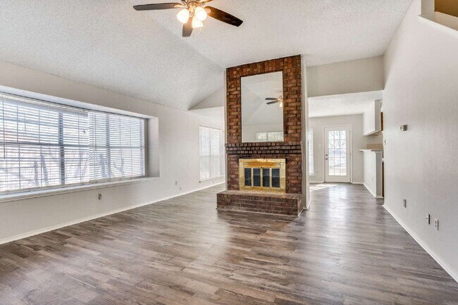 Building Photo - A Two-Story Classic!