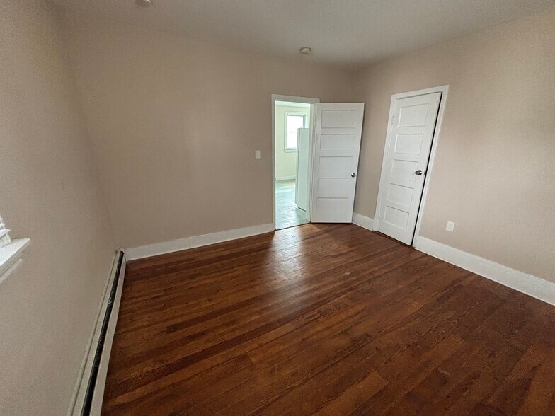 Building Photo - 182 Sheridan St