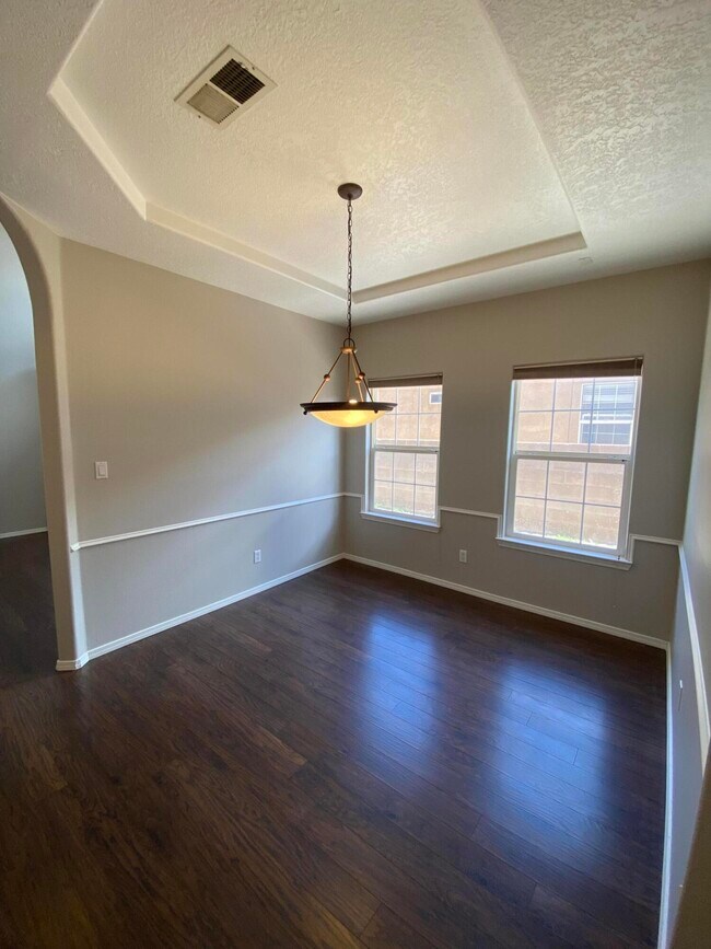 Building Photo - 7305 Peregrine Rd NE