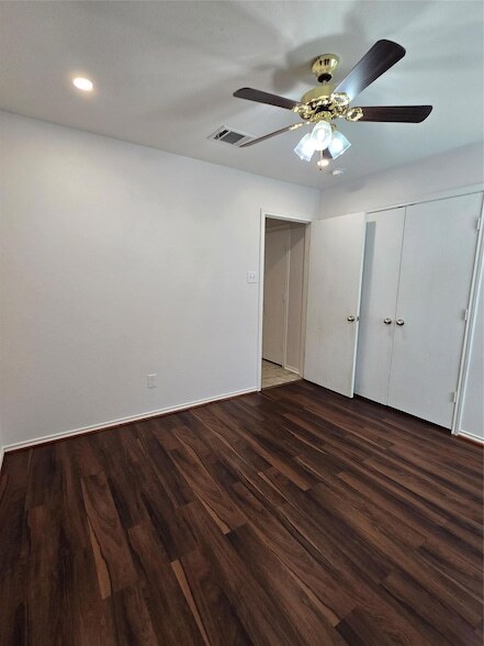 Building Photo - 1124 Hyde Park Dr