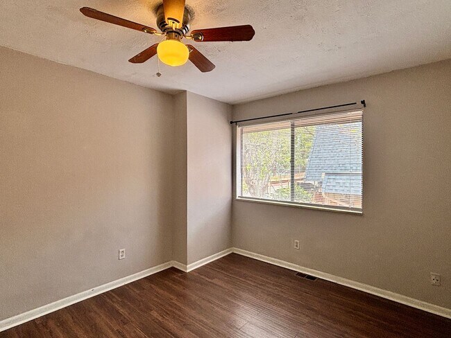 Building Photo - Large, Lovely 2BD/1.5BA Townhouse-Style Condo — Steps from Highline Canal!