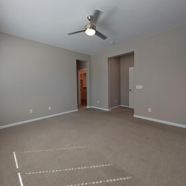 Building Photo - 1025 S 200th Ln