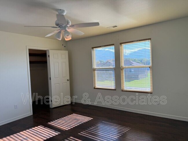 Building Photo - 1584 W Galbraith Ln