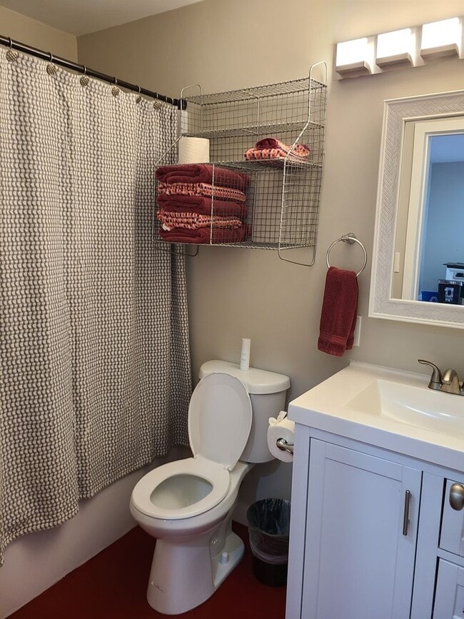 Building Photo - 2 bed 1 bath "fully furnished" monthly ADU...