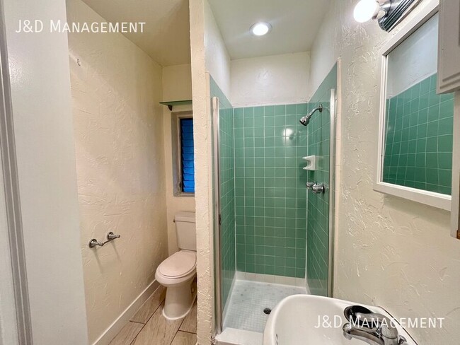 Building Photo - MARCH MOVE_IN Special!!Cozy Apartment in A...