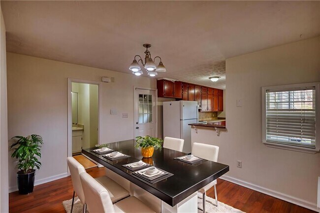 Building Photo - 2475 Nugget Dr SW