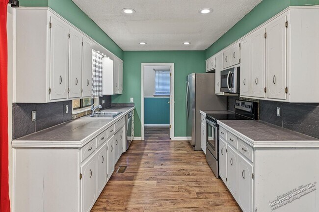 Building Photo - 68 Sierra Dr