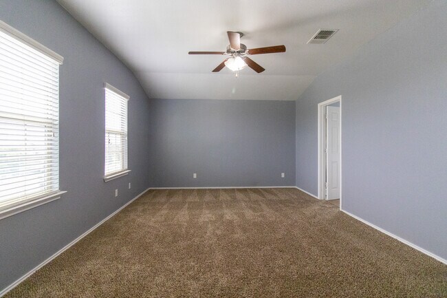 Building Photo - 6505 Clear Brook Dr