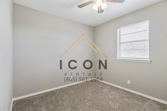 Building Photo - 1038 S Highland Dr