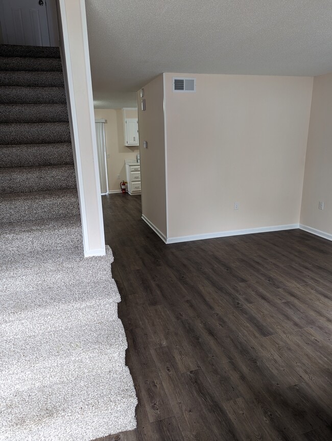 Interior entrance - 251 Knight Dr